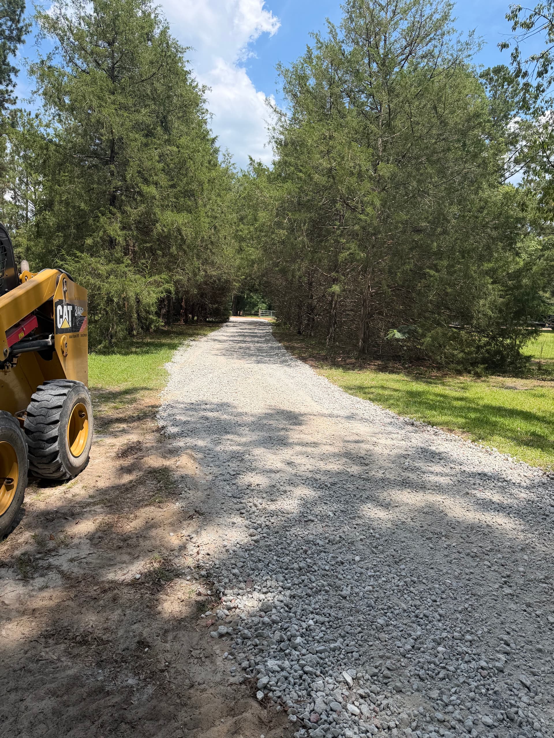 Gallery photos for Fresh Gravel Driveway With a Clean, Solid Finish: Image #2